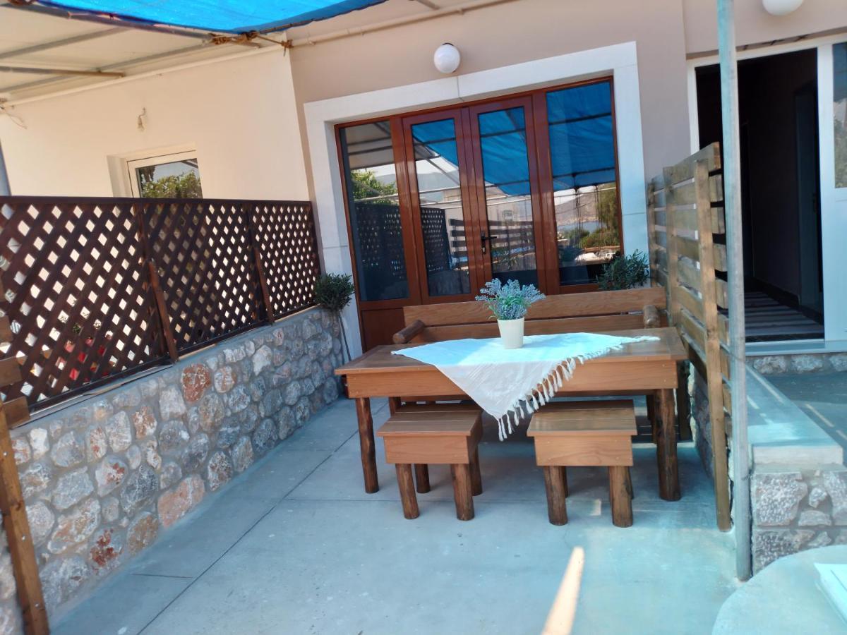 Ferienwohnung Manolakis Pizanias Emborios Exterior foto